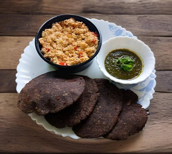 Paneer Bhurji with 4 Kuttu Puri